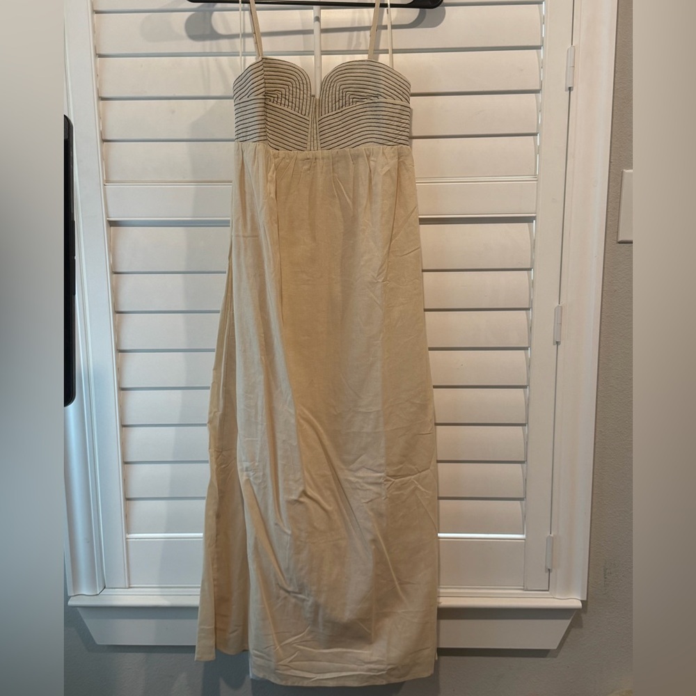 Chic Strapless Tan Dress